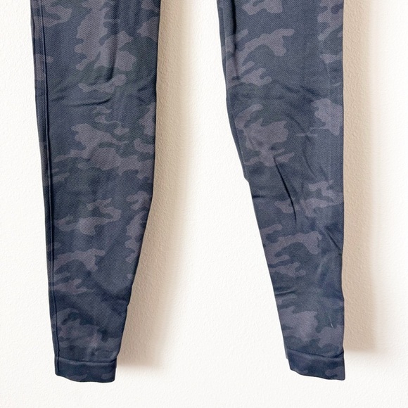 SPANX Seamless Camo Leggings - Picture 6 of 7